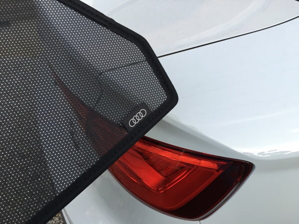 Audi純正サンシェードで、後席の暑さ対策とUVカットｄ(-ω・｡) | ラッツ