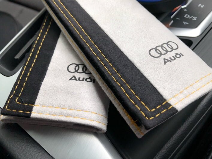 Audi A4 Avant (B9)に純正のシートベルトカバー装着っ。 ラッツ＆アウディ 〜VW Audiブログ〜